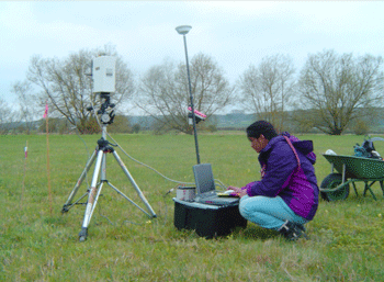 Determination of radiance spectra (using a GER 3700 hyperspectral radiometer) on Yarnton Mead, an ancient floodplain meadow near Oxford.   PhD-student Suvarna Punalekar (Felix scholar, University of Reading). These data serve as calibration for the airborne remote sensing data.