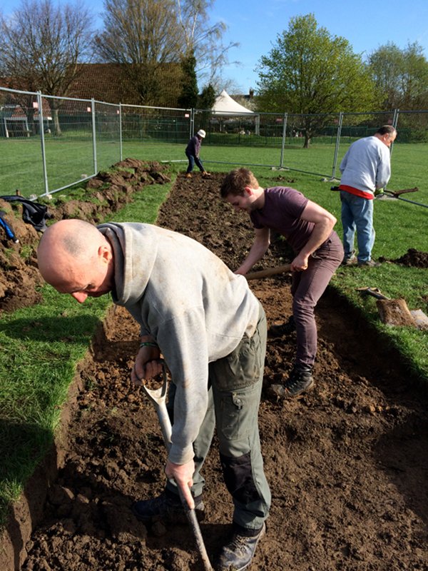 After de-turfing a 2x20m area, the digging continued by hand with volunteers from DAG and the University of Reading